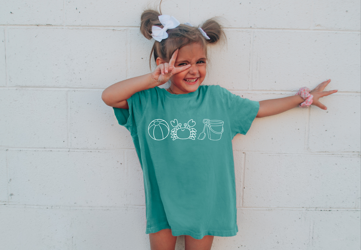 Beach Things Outline Tee