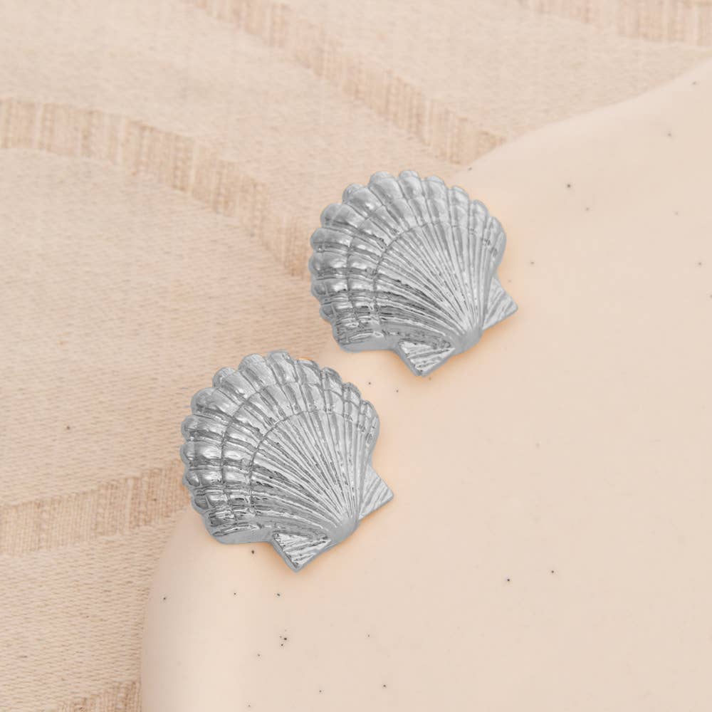3D SCALLOP SHELL POST EARRINGS