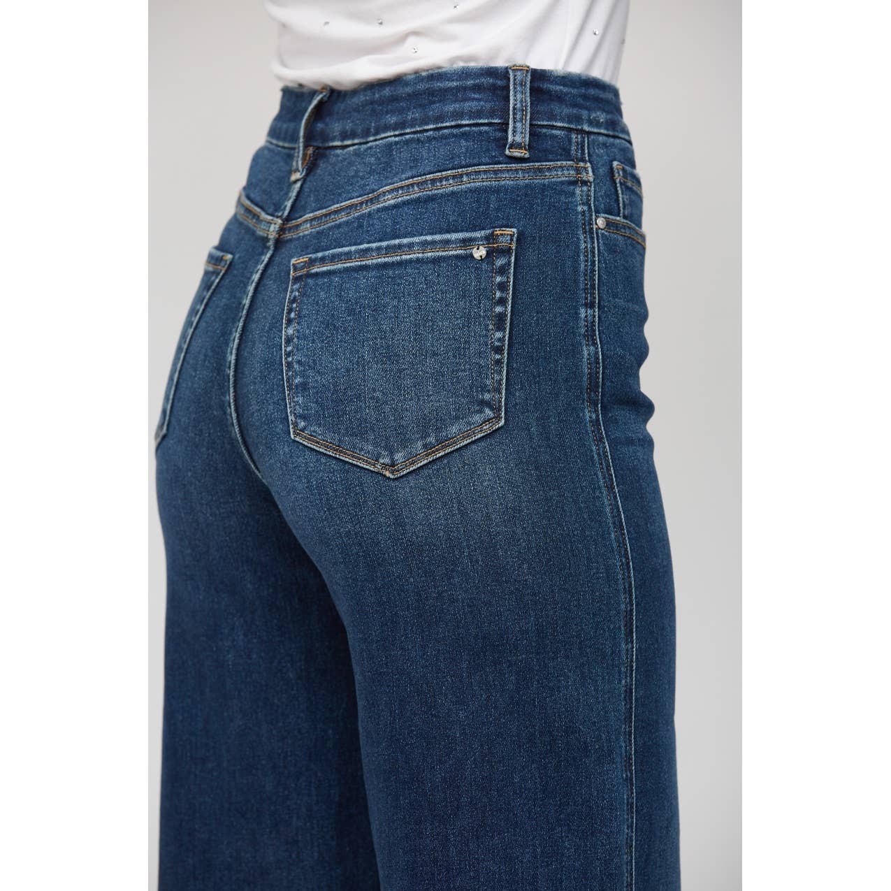 SUPER HIGH RISE SKATER JEAN
