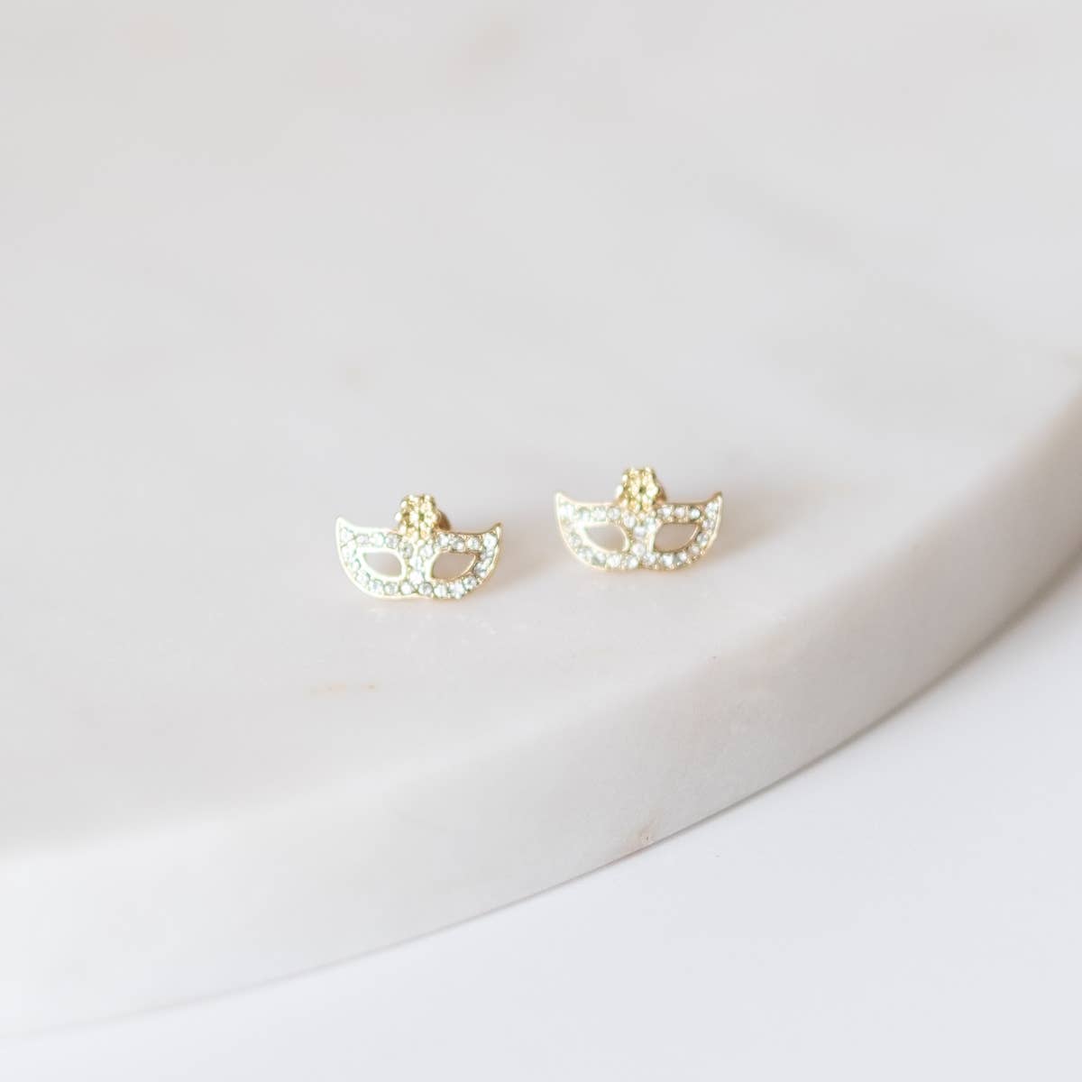 Royal Court Stud Earrings   Gold   .5"